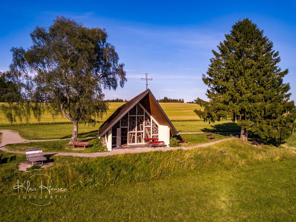 Marienkapelle. Wandern in Höchenschwand mit Alpenpanorama